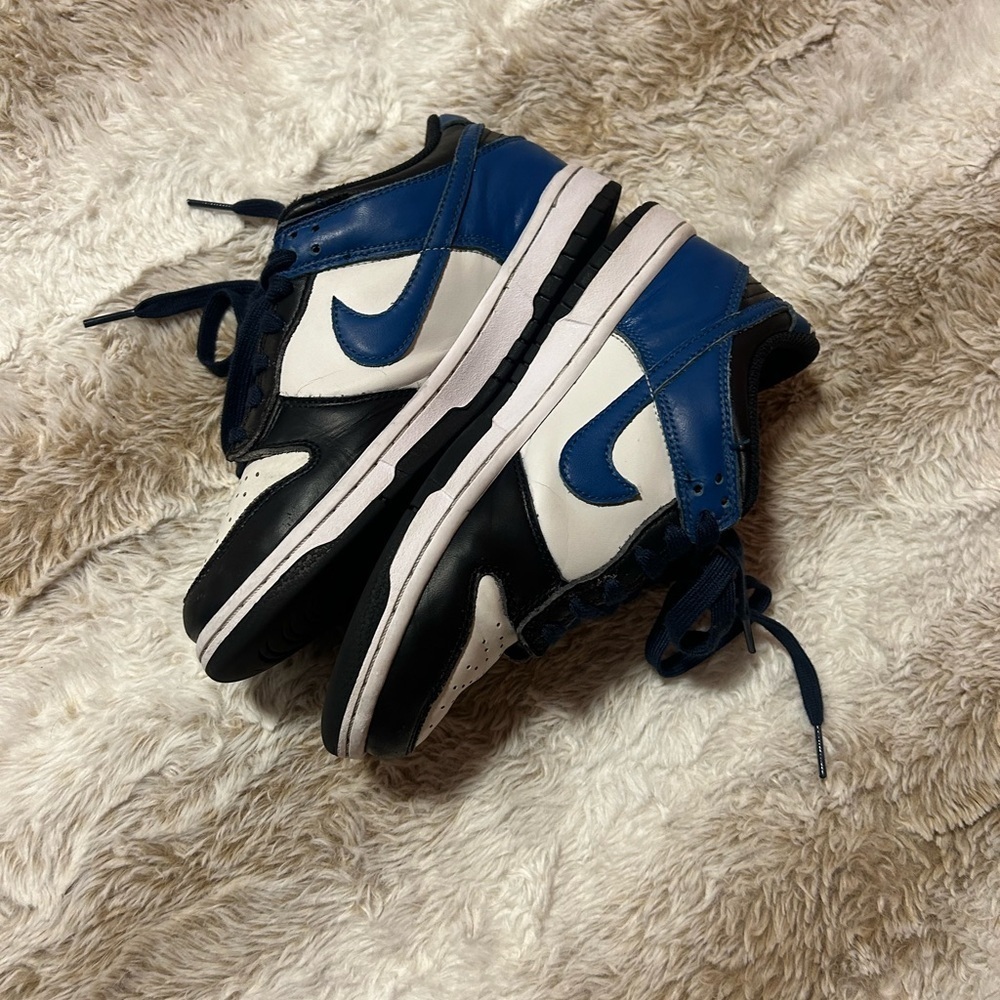 Nike Black and White Low-Top Sneakers - Picture 6 of 8